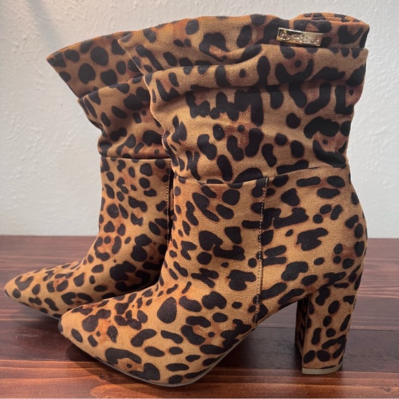 BEBE Women’s Leopard print Slouch Booties Size 7.5 - Picture 3 of 11